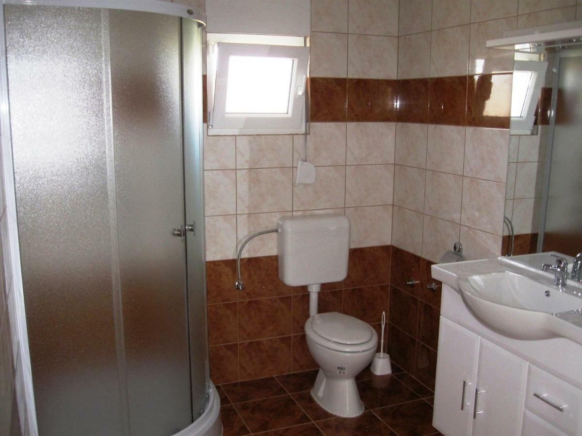 Apartmani Vjeko Vir Exterior photo